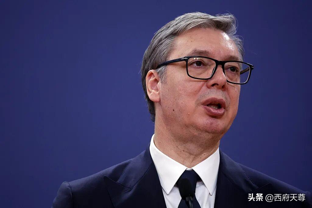 武契奇明显是提前辞职了，他的任期应该是明年的5月份结束，但如今他已经确定在三到四