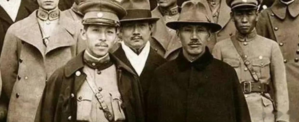 如是历史因为九一八不抵抗，蒋介石第二次下野。次年初复出后，老蒋并没有重任国民政府
