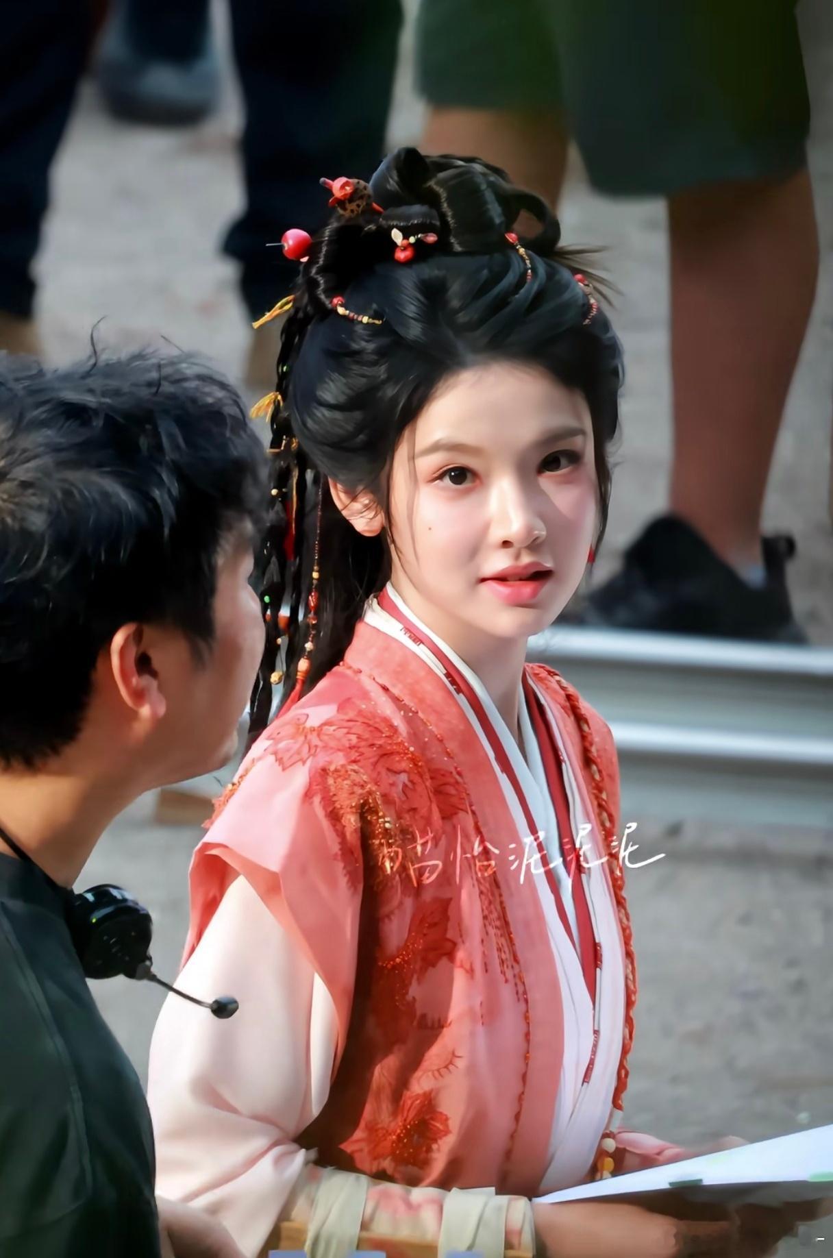 完辣，张淼怡的脸…