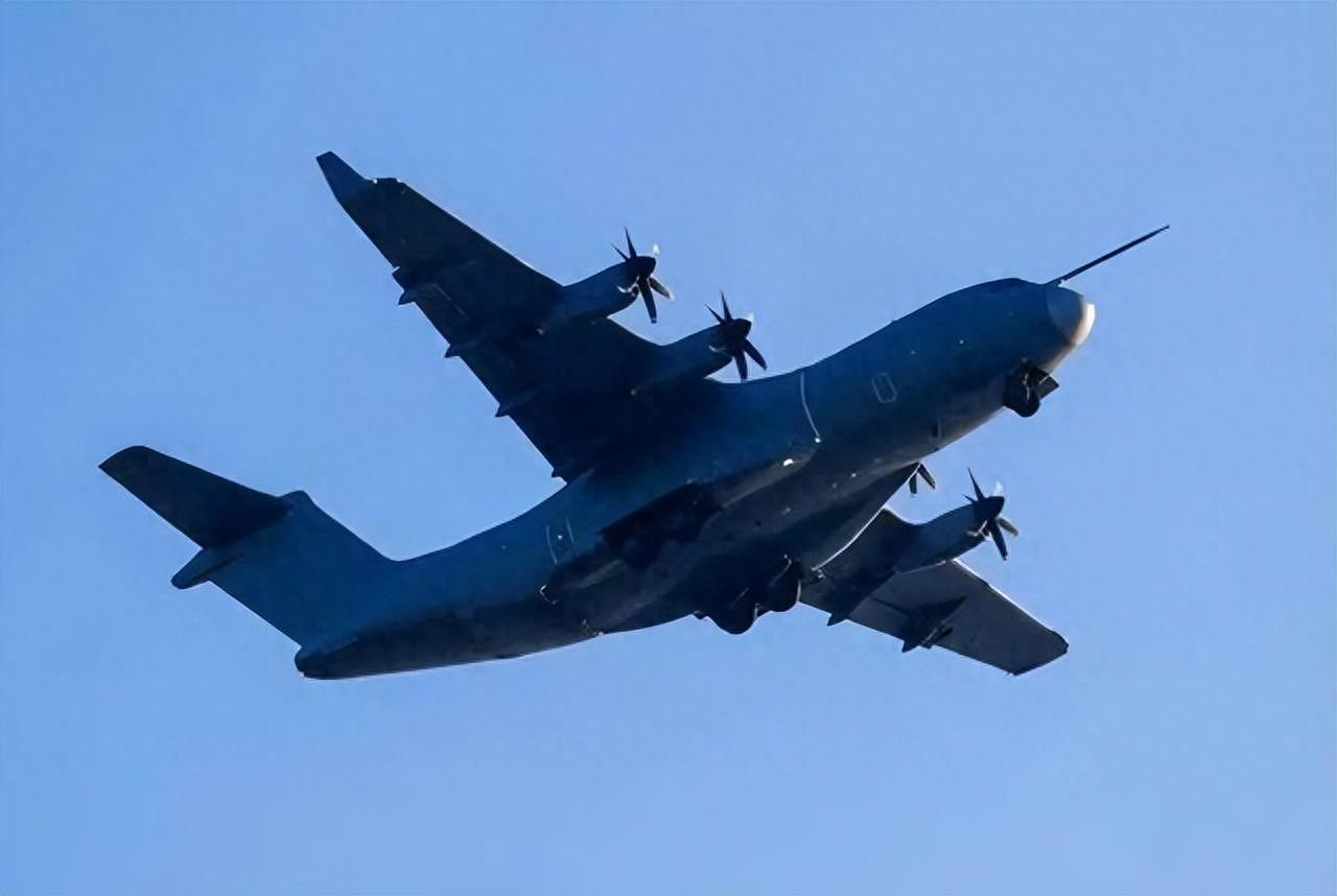 千呼万唤始出来，终于是盼来了中国运-30首飞。12月16日，中国试飞新型运输机的