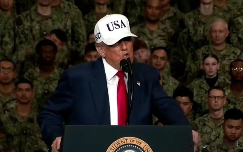 2025年10月28日，川普在“乔治·华盛顿”号航母上发表即兴演讲，期间他猛烈抨