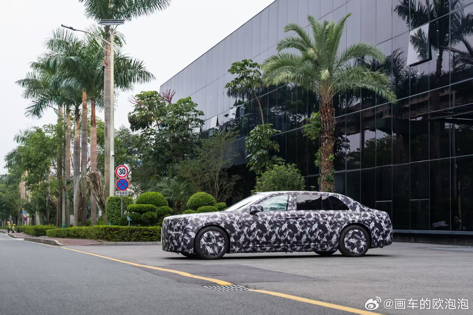 一大波仰望旗舰行政谍照来了！仰望超豪华行政轿车实拍曝光网传内部代号HU的仰望全新