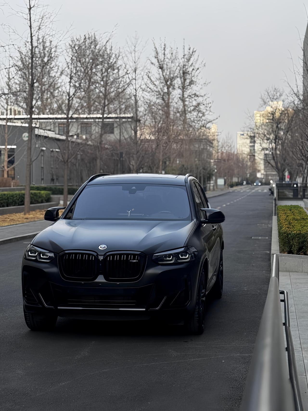 🖤这套宝马X3M黑武士是真的有味道，尤其陶瓷黑TPU一上车，整台车那种狠劲一下
