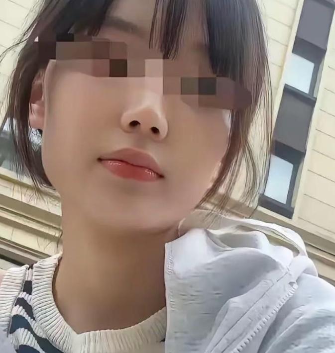 “郑州这姑娘真让人服气！”她一个月4200多的工资，吃饭点拼好饭，买衣服从来没超