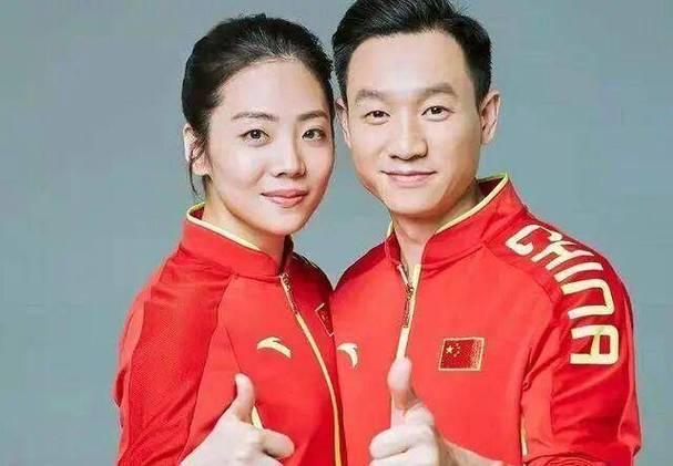 奥运冠军杨威为陪儿子杨阳洋在港求学，一家六口蜗居香港40多平出租屋 。空间极度局