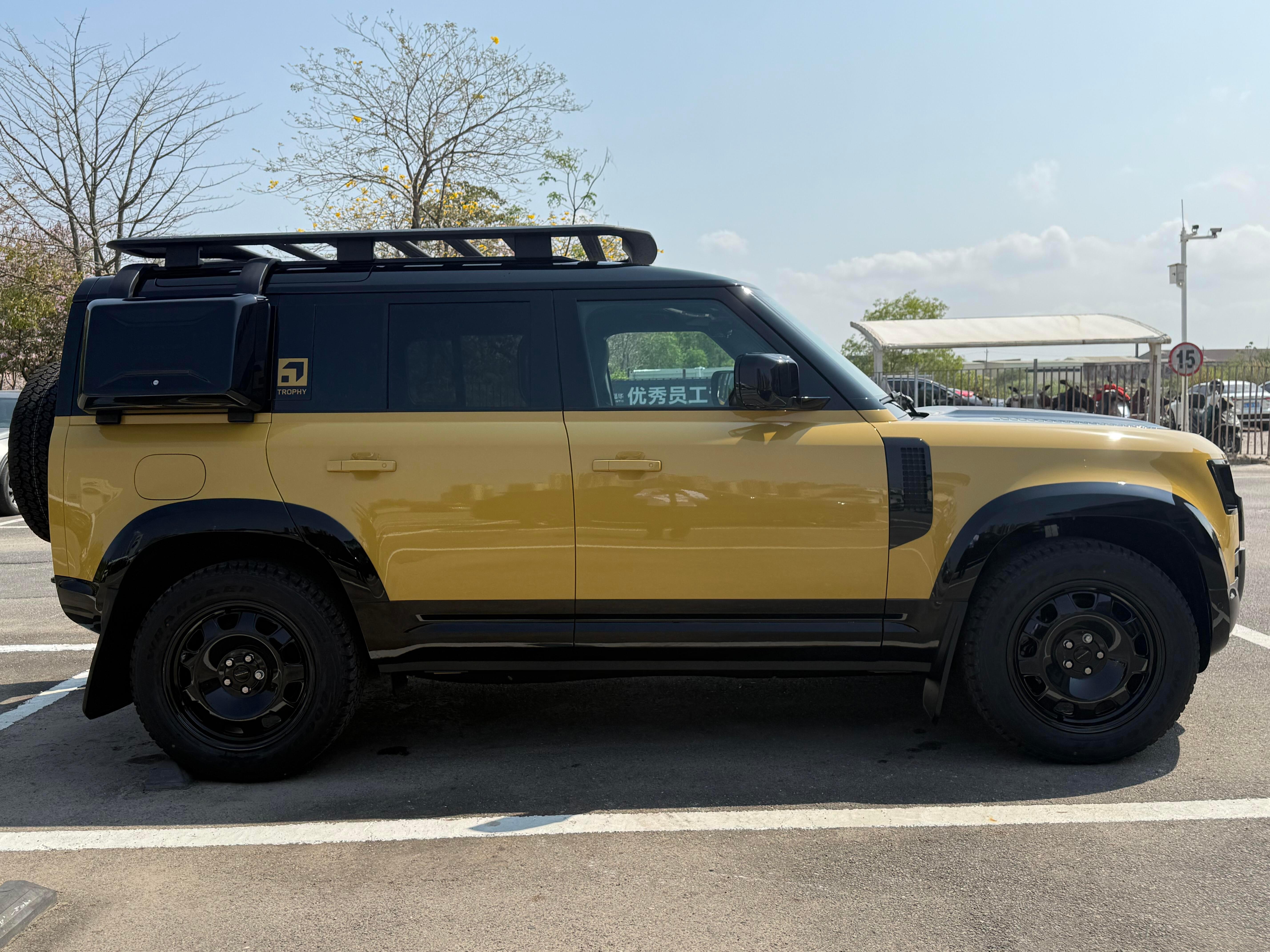 路虎卫士2026款110 3.0T p400 TR OPHY版本 骆驼杯致敬指导