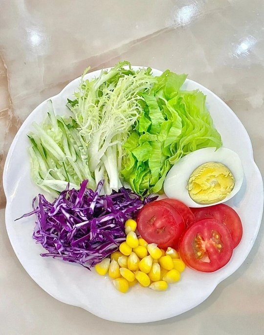骗自己多吃蔬菜大法把蔬菜切小块拌进主食、做成卷饼、裹上酱料，换种好吃的做法，不用