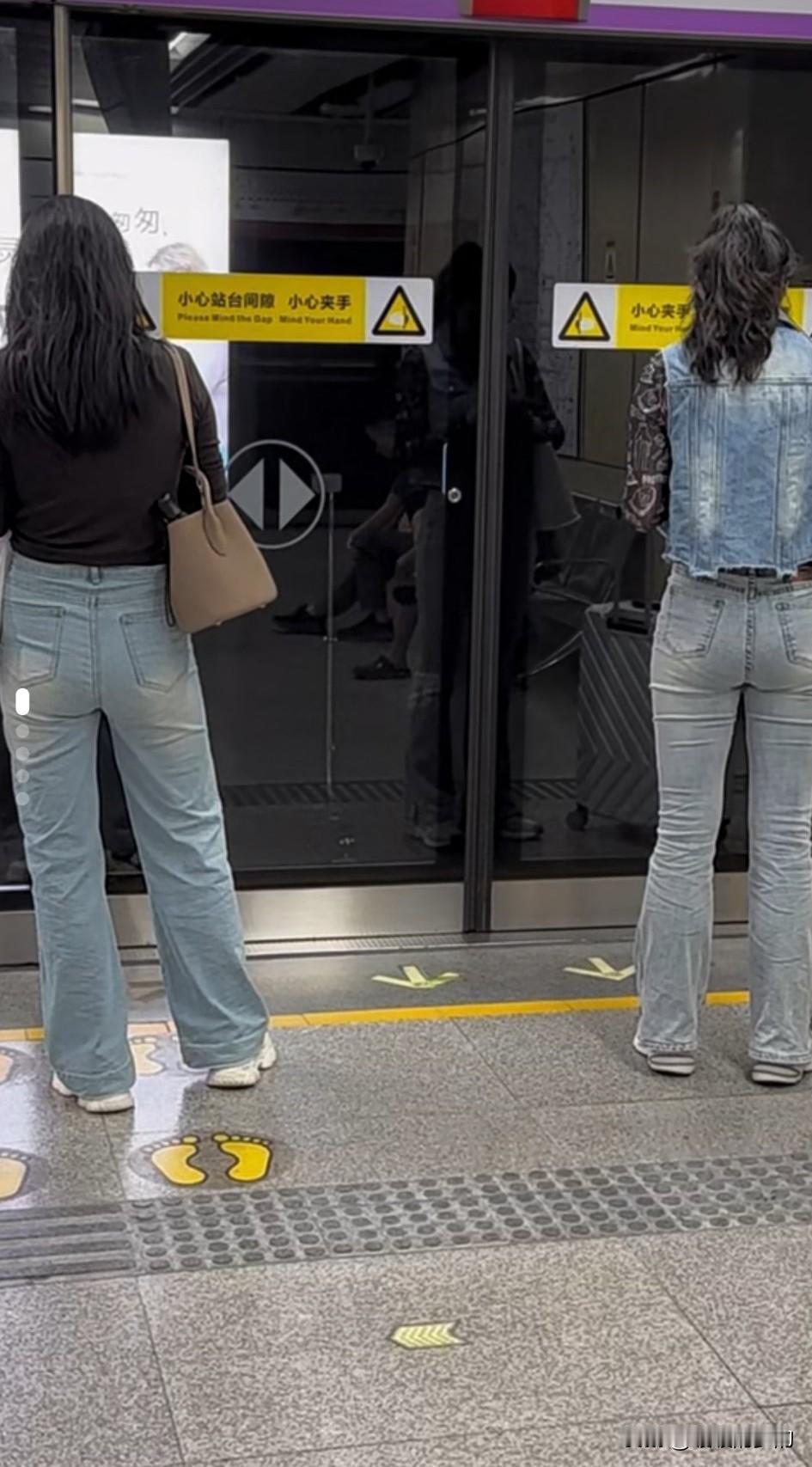 等地铁你会站在哪边等？
