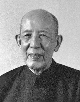 他参与确立土地革命与武装反抗反动派的总方针，扭转革命危急局势，他为维护国家统一与