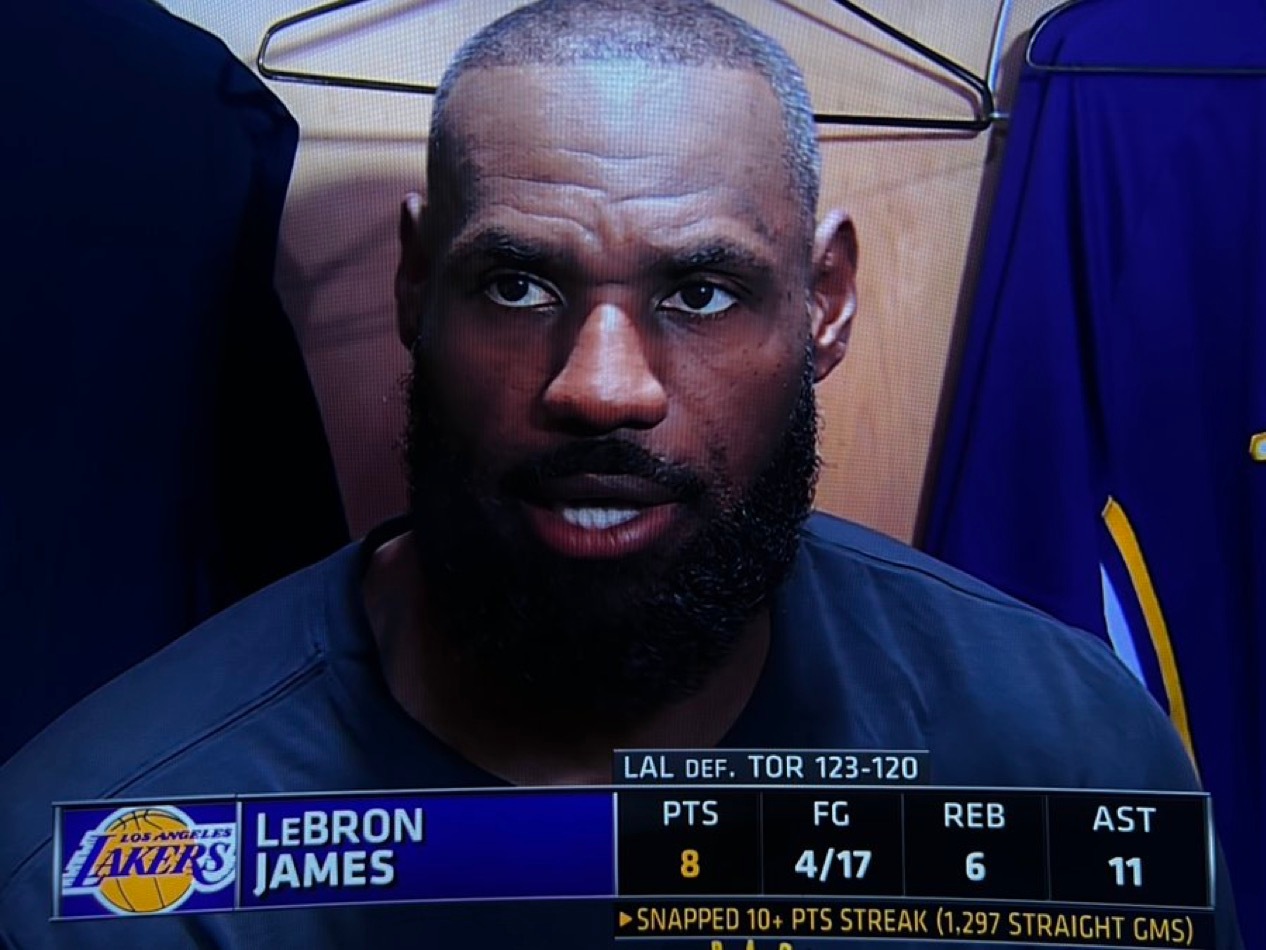 詹姆斯谈自己在生涯当前阶段仍以传球为第一选择：“当然记得，我当然记得。那些在我职