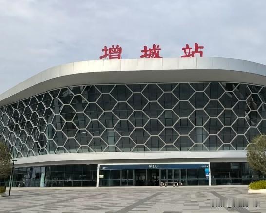 广州最该修地铁的站点，当属增城高铁站。直白点说，增城高铁站是广州目前唯一没通地铁