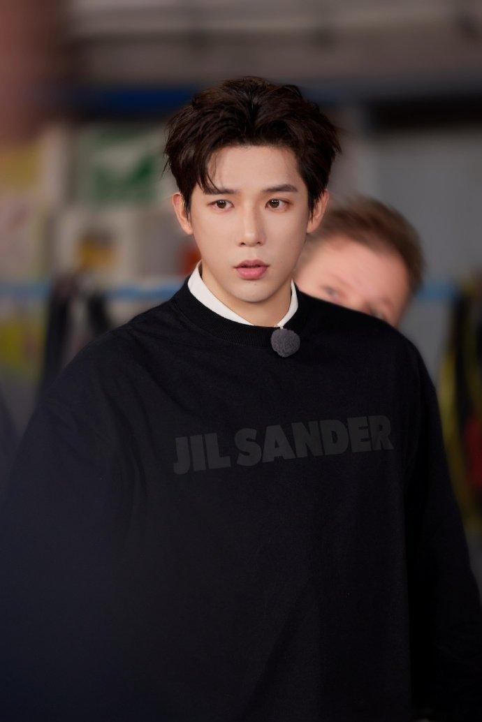 第一次见王安宇急出眼泪引导猜佛跳墙快把自己憋疯，队友接不上梗就算了，进度条纹丝不