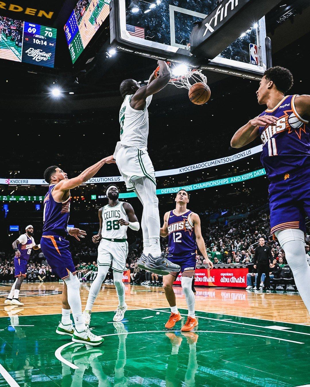 谈到杰伦在对阵太阳的比赛中获得21次罚球，马祖拉说：“他一直是个钻研比赛的人，他