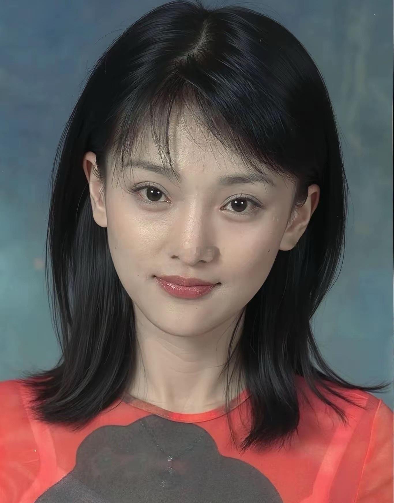 人还是得年轻啊！这多漂亮啊 ！你敢信这是早期的周迅？我一直觉得她这个骨相年纪大了