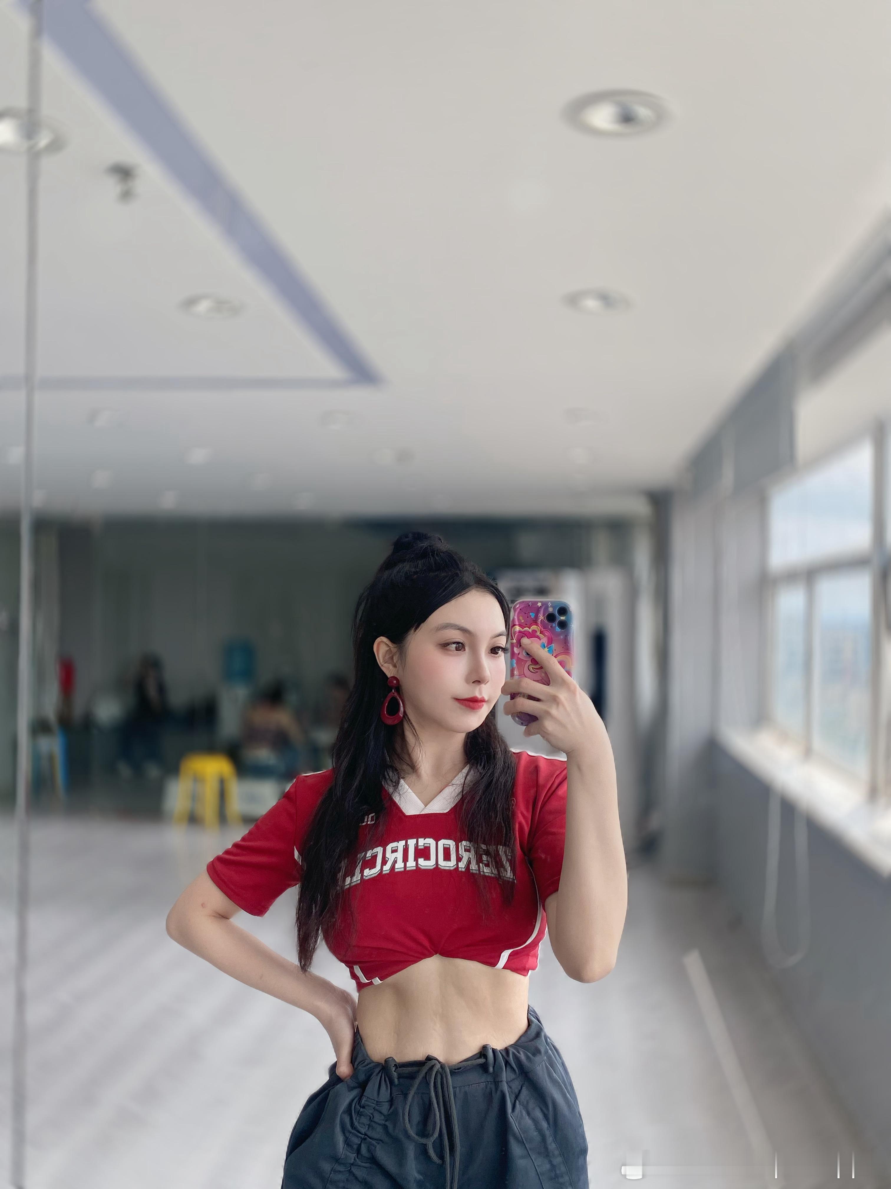 今日份K-pop 有氧💃话说最近肚子很争气🙊#十大抗衰老运动##全民健身日#