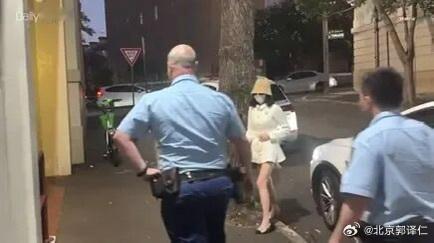 涉豪车酒驾重伤案的杨兰兰，再次登上澳洲媒体头版在短短24小时内，23岁的华裔女子