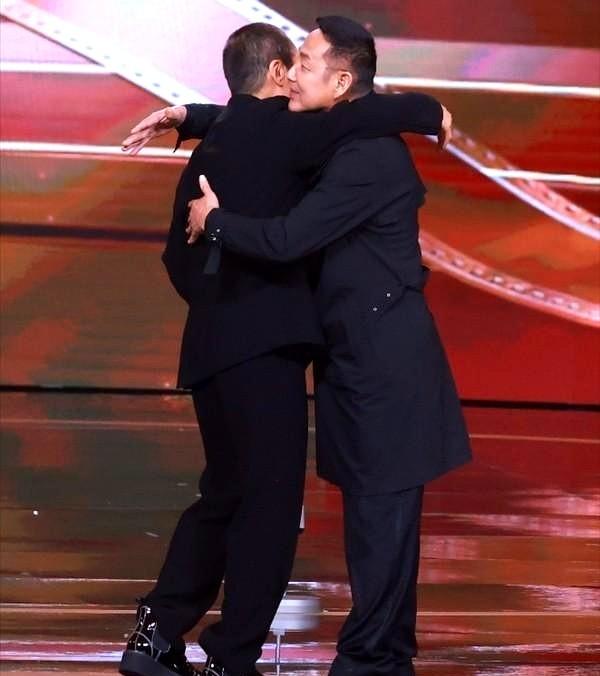 你会买票去看张艺谋的新电影《惊蛰无声》吗？
该片集齐四位金鸡影帝和二封影后宋佳。