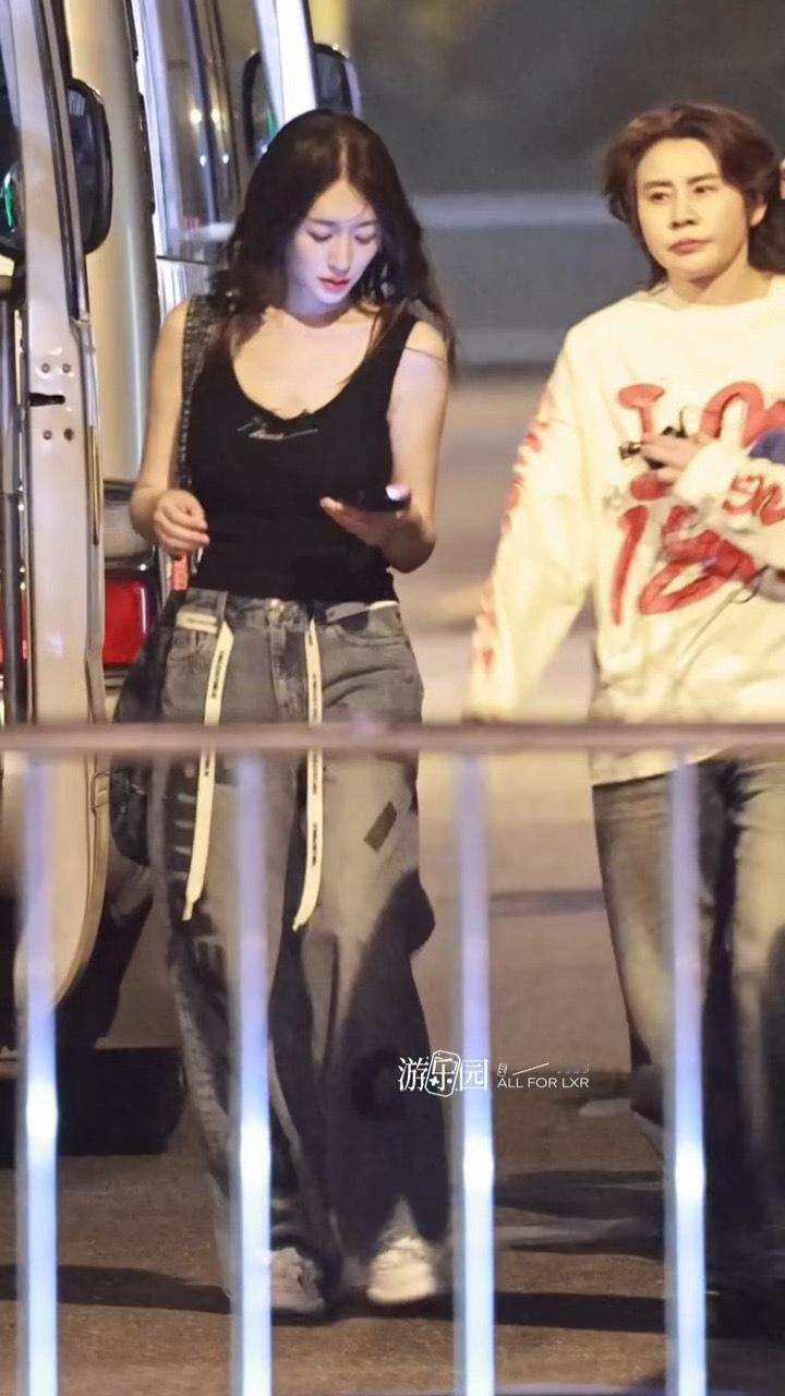 李小冉才是真正的冻龄女神吧  现在打包进偶像剧也没毛病 