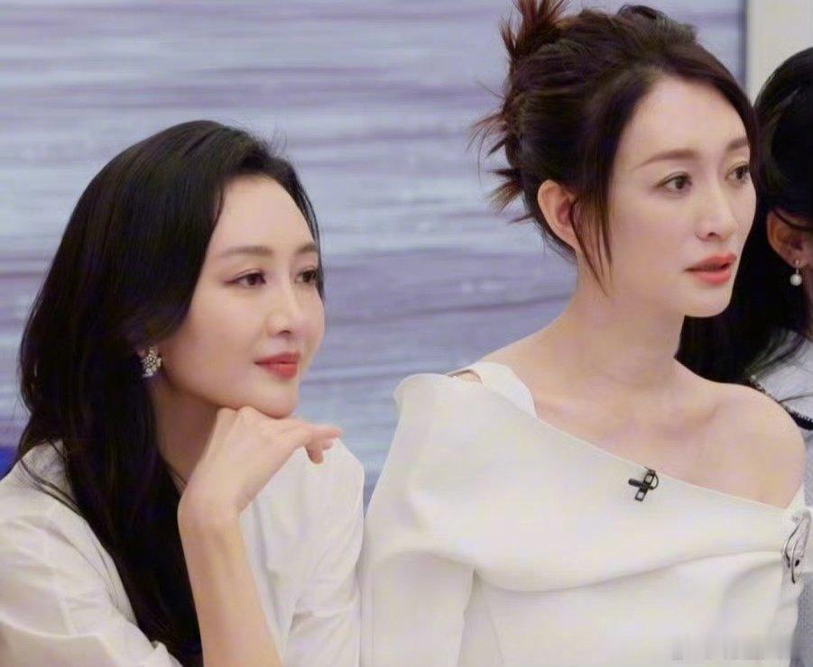 王鸥回复李小冉 真好，姐妹情就是最暖的港湾！💞 从“大女人”的称呼到三个抱抱，