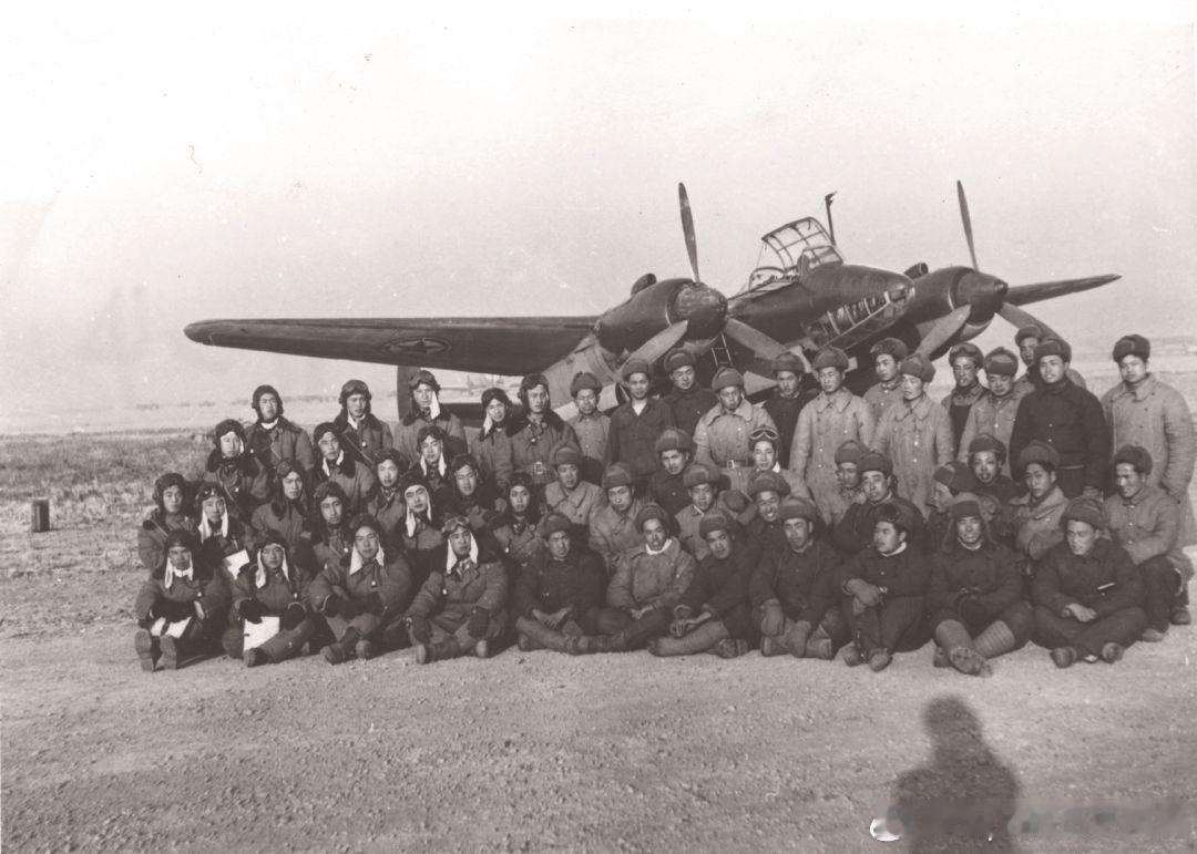 1951年11月30日参加轰炸大、小和岛的空军第8师24团1大队荣立集体二等功，