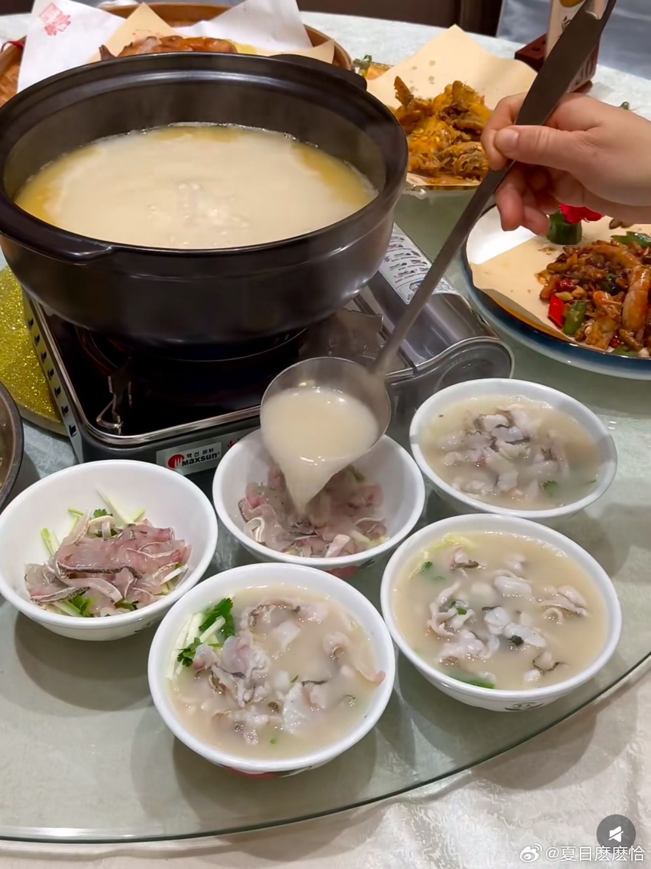 武汉女孩8天胖8斤喊话顺德道歉顺德：对不起，我们的双皮奶、鱼皮、烧鹅、牛杂、煲仔