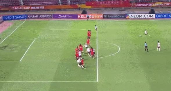 对手这么远也任意球破门！中国U20女足0比2落后了。
实力差距有点大！中国女足U