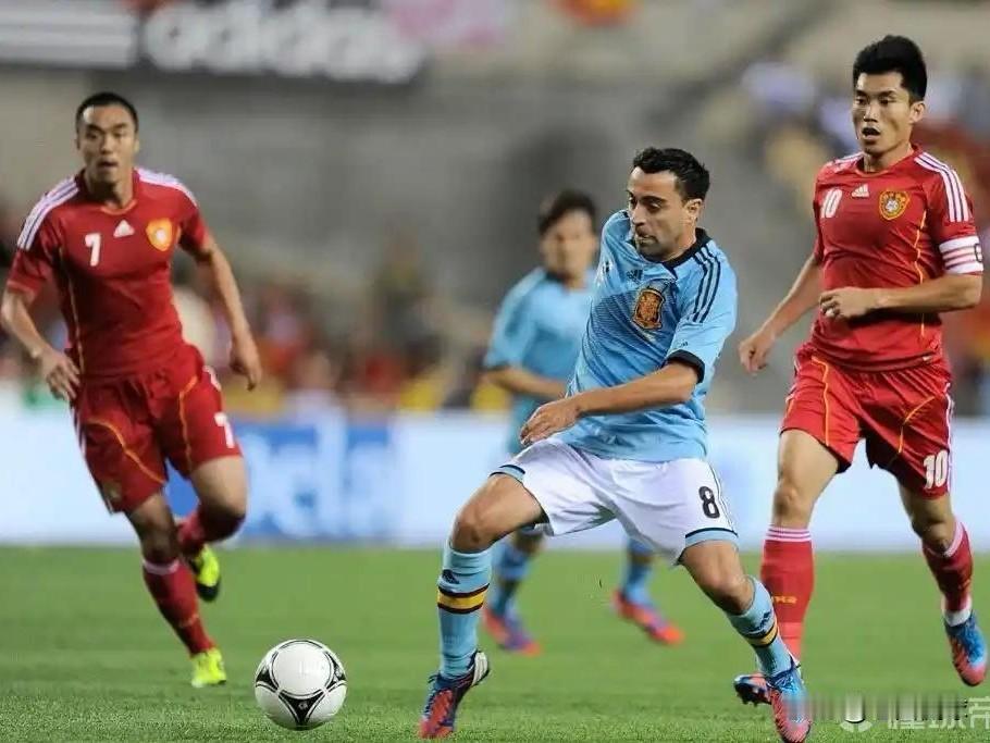 西班牙足协正在协商6月份与中国队进行热身赛…西班牙足协这是世界杯之前想拿中国队找