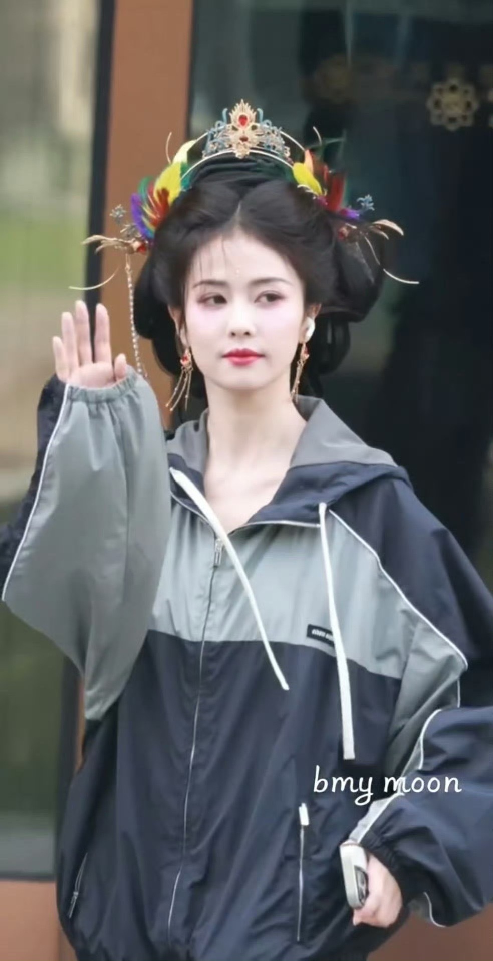 白鹿奔跑吧彩色羽毛古装发饰让人眼前一亮的彩色羽毛呀 ​​​