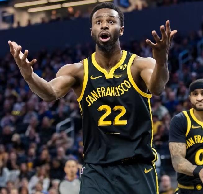 根据NBA记者Evan Sidery报道，勇士队在今年休赛期会积极交易维金斯。 