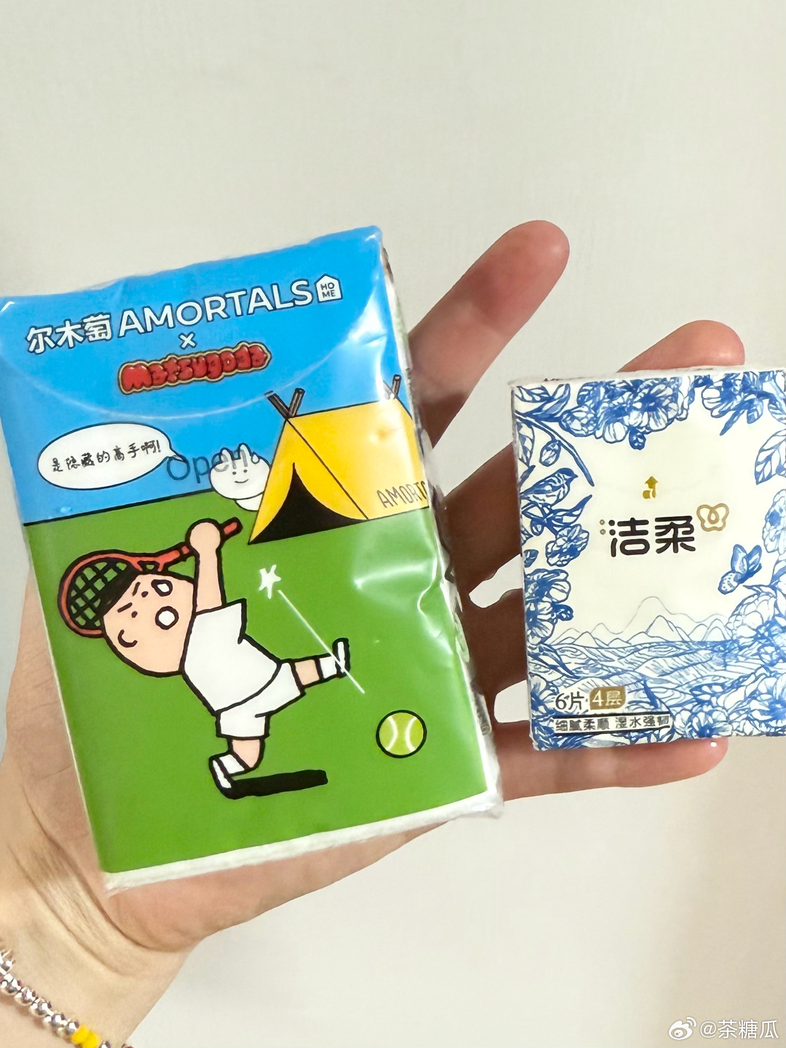 我买的小包棉柔巾到了！终于有这种和餐巾纸差不多大小的了！！又可爱又方便！！ 