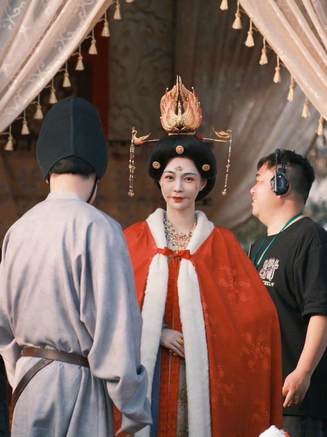 沈梦辰赏李现李现拍的沈梦辰剧照 李现拍的沈梦辰剧照 ​​​