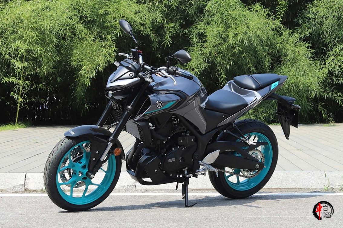 雅马哈MT-03 2024款车型近日发布，售价保持坚挺为39800元，与2022