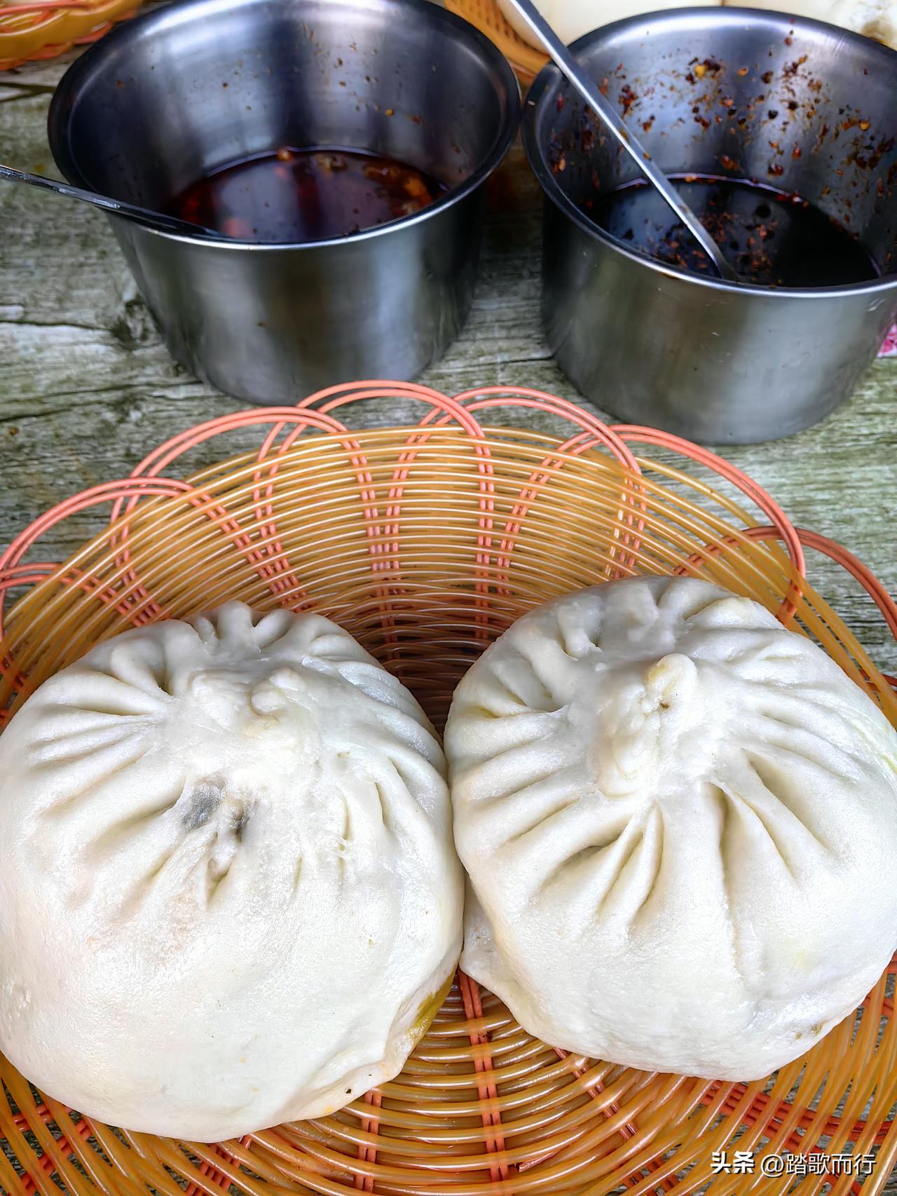 今天早餐：白水豆腐包子。
说到包子，陕西有两个地方不得不提，一是渭南，二是商洛。