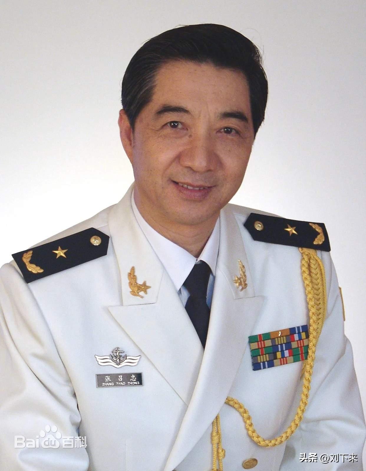 特朗普第一次当选总统的时候，局座张召忠曾经风趣的说：如果他连任两届的话，他一定能