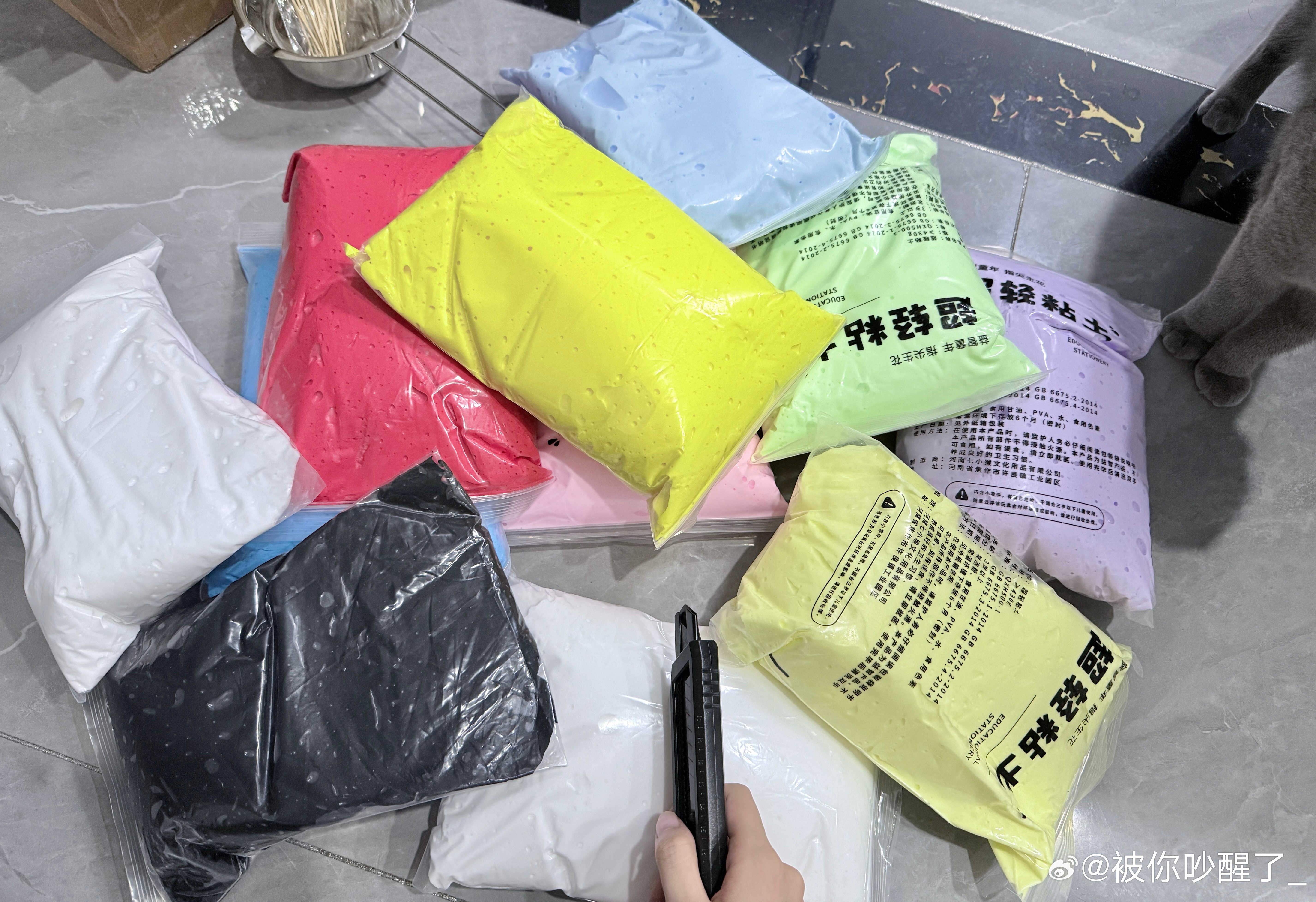 。。。。你也没说是这么大包啊💣这得做多少个蜡皮捏捏啊💣💣💣。 我蜡烛都不