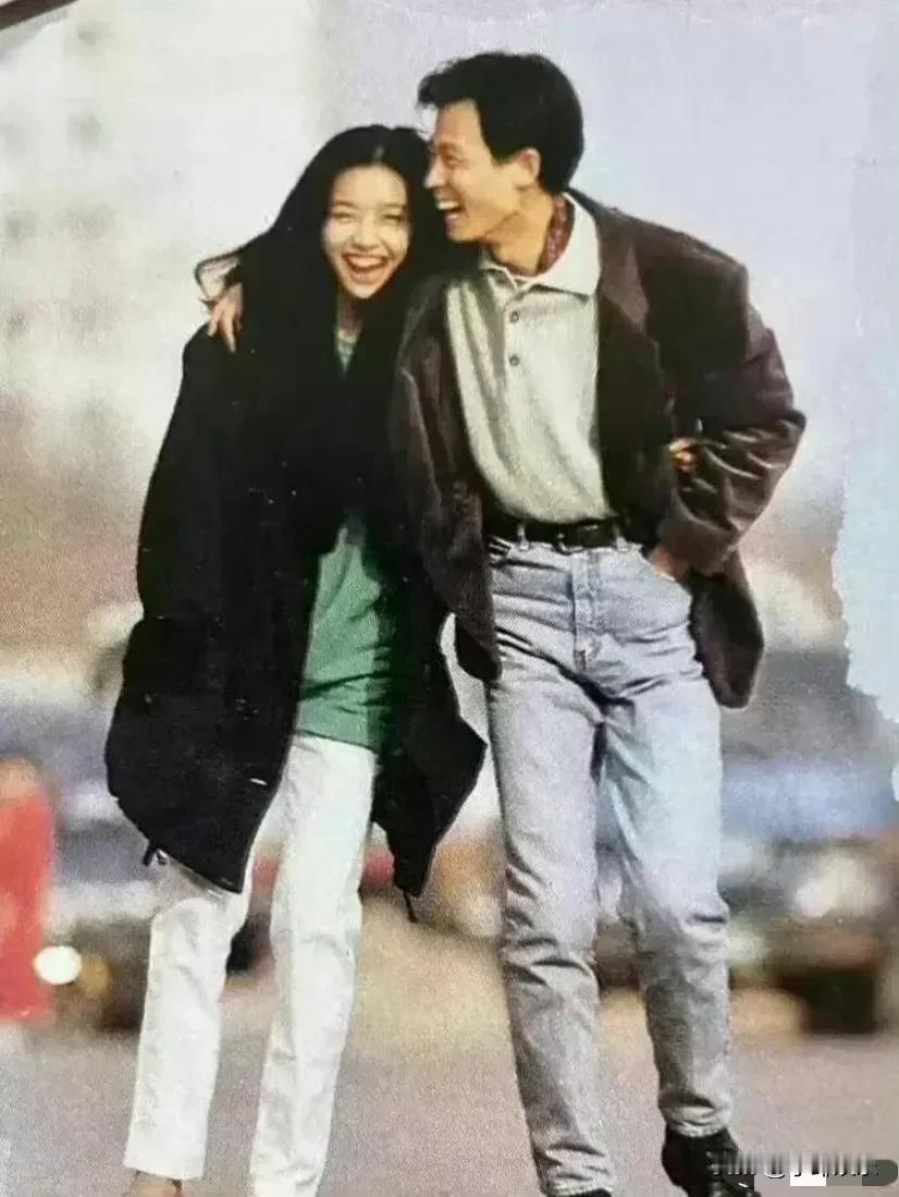 看到帅哥美女也抵不过自然规律 ，我们也释然了。谁的青春不漂亮啊！世间万物都会慢慢