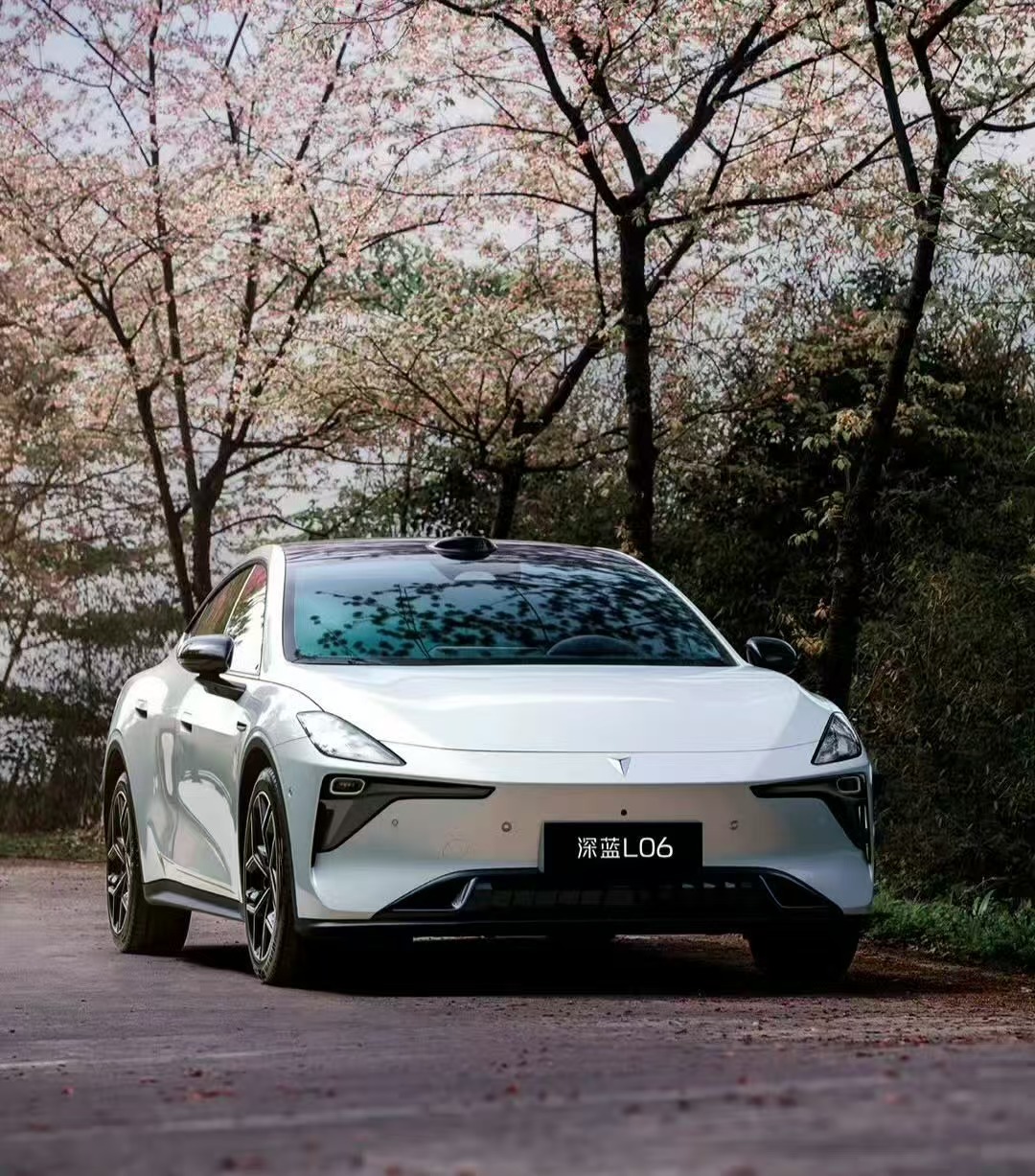 深蓝董事长祝贺小米SU7发布 正是因为有这样良好竞争的环境，中国的汽车市场才能越