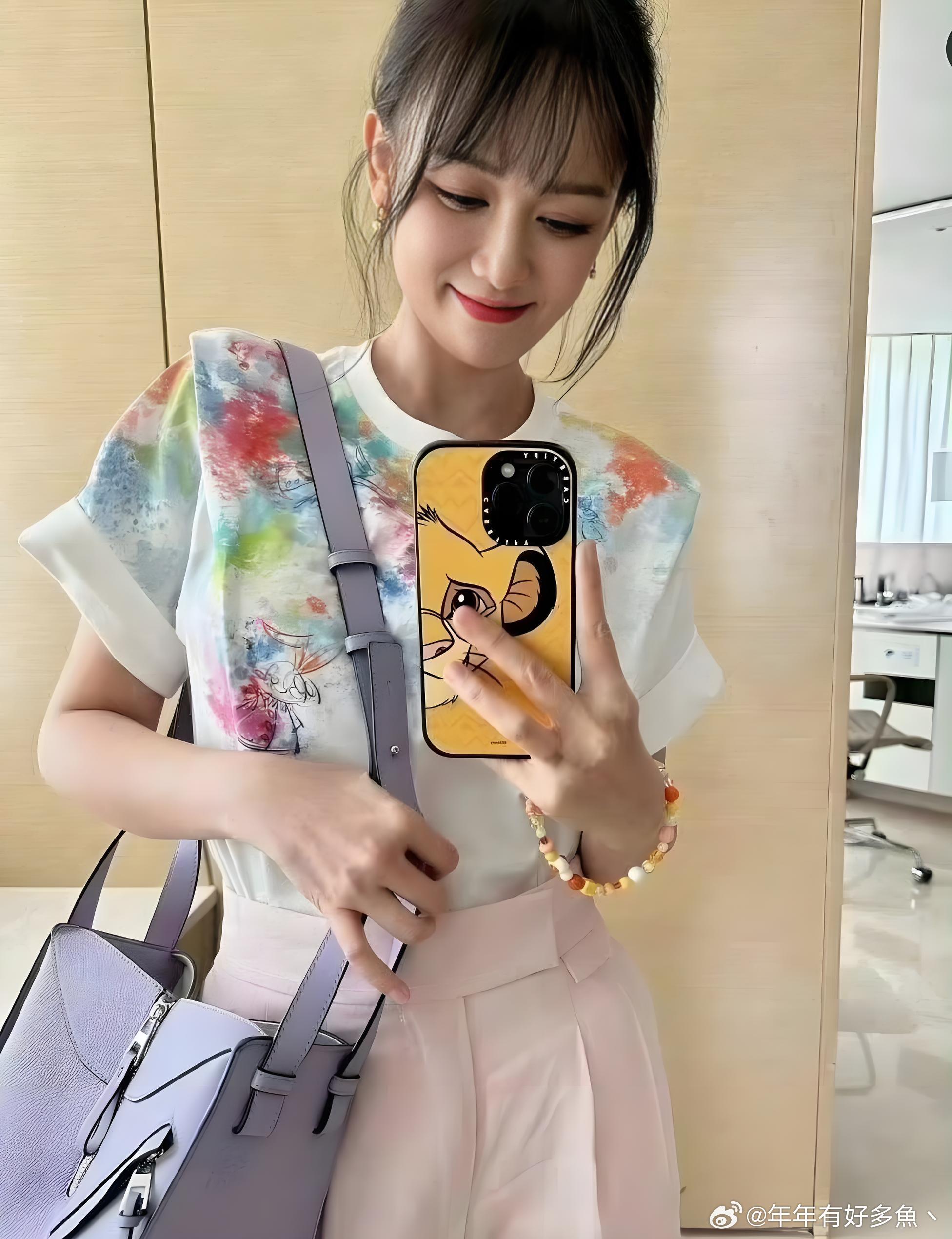 不得不承认，陈乔恩这婚结的太高质量了，每次的出现都比上一次年轻十岁 