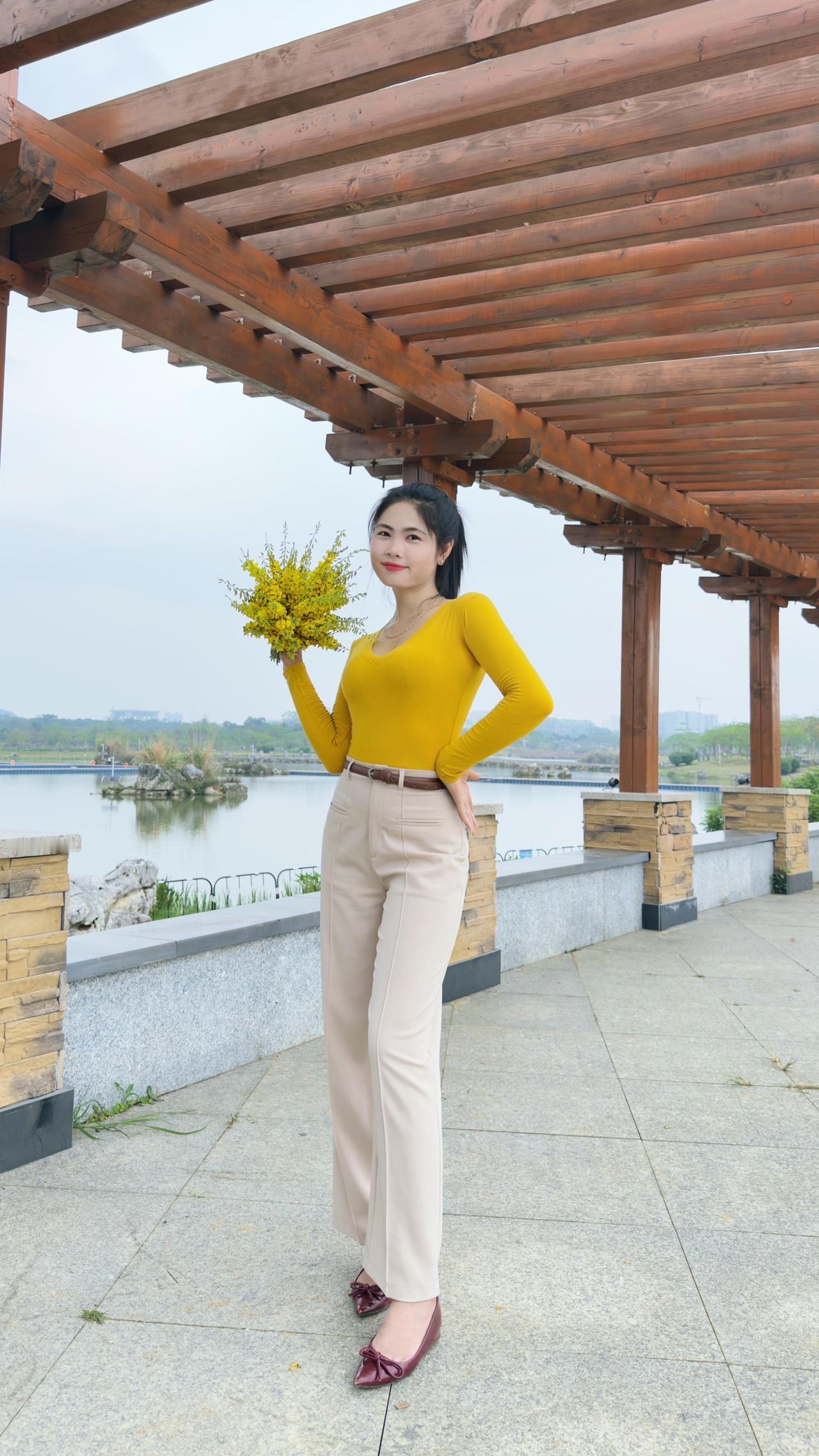 风又吹过眼里的愁👀回头却没人在身后🌼🌼🌼上热门 户外舞蹈