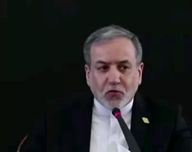 塔斯社报道，伊朗外长呼吁美国人民夺回自己的国家。

当地时间3日，伊朗外长阿拉格