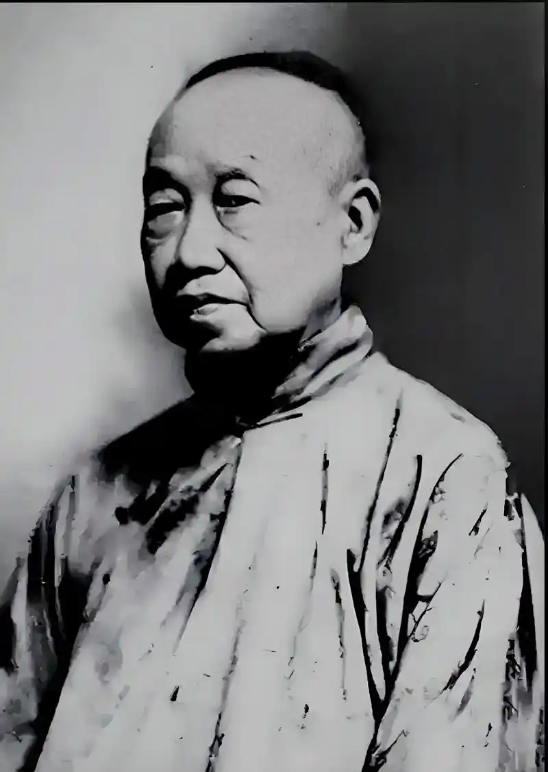网上有句很通透的话：真正拿捏人心的从不是套路，而是真诚表达偏爱，又保持分寸留白。
