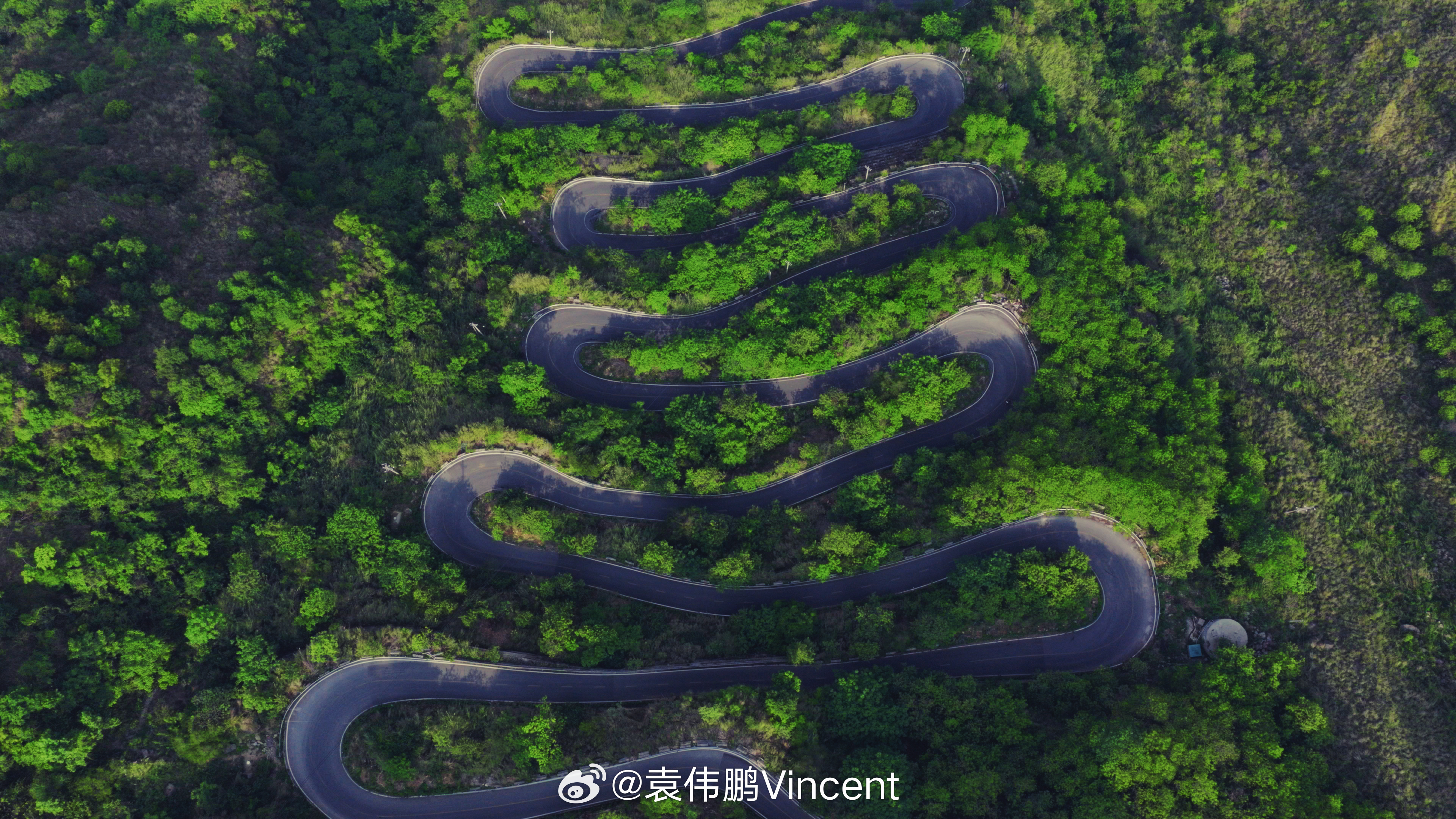 小鹏合作zelda？？小鹏这是跑山的时候遇到林克用滑翔伞了么？王国之泪的左纳乌载