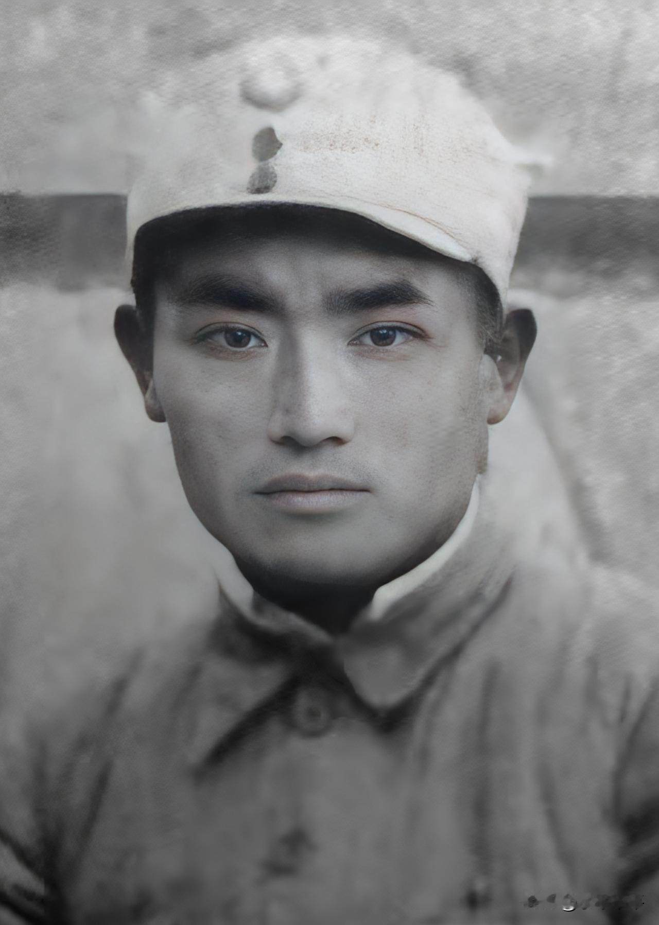 当了7年八路军主力团长，一直未升迁，因为他是羽林军主将，负责保卫中央。
他就是开
