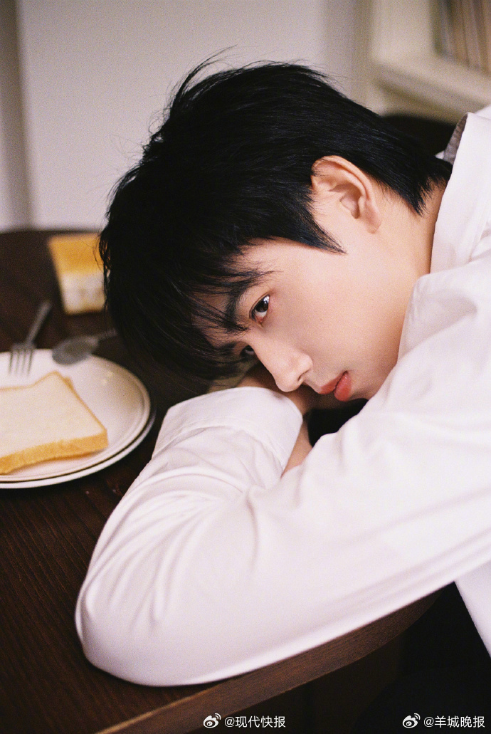 #陈飞宇方公开30条维权进展# 4月24日，发布维权声明：本工作室坚决维护先生合