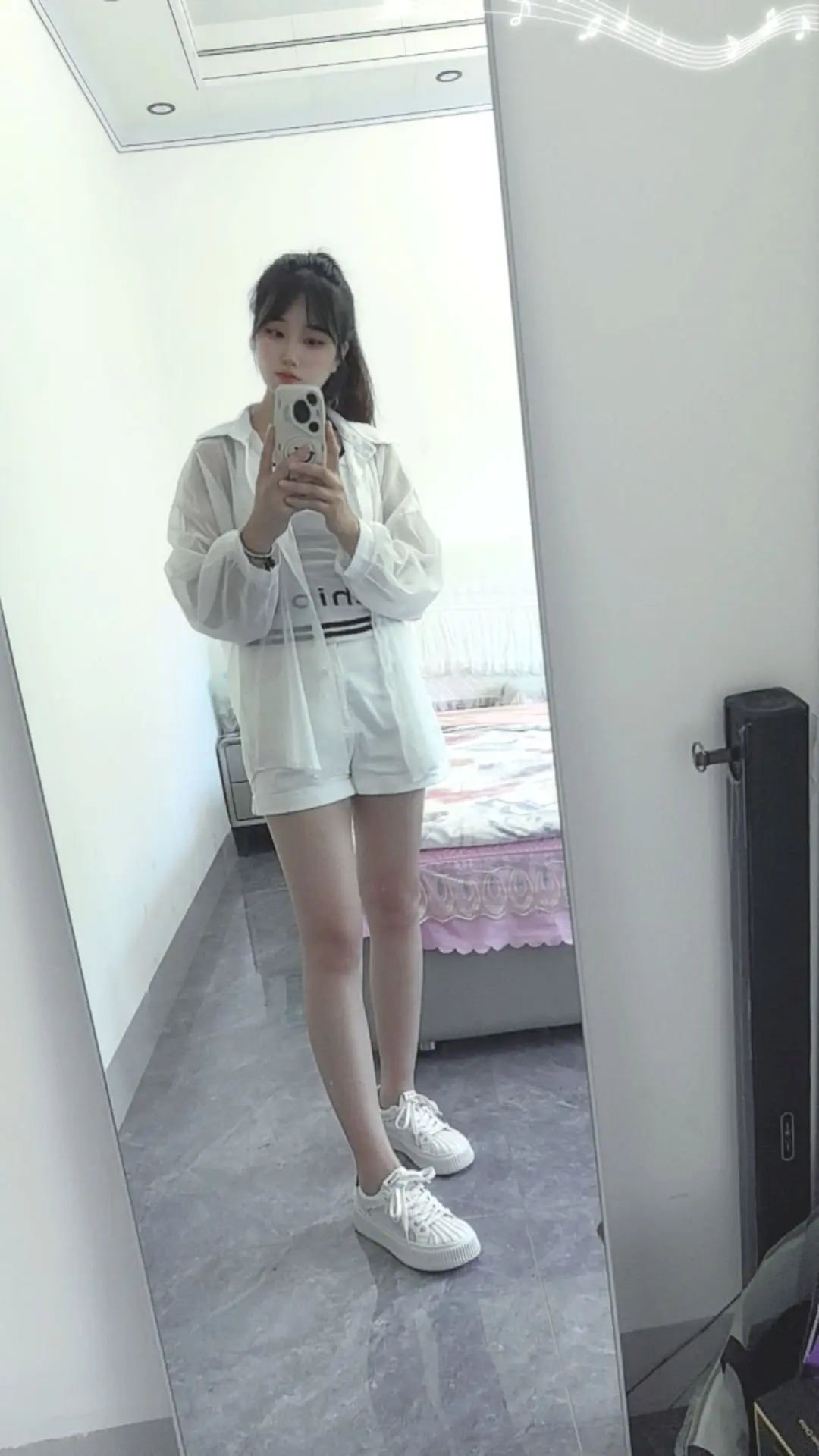 多挣钱，少生气，现实生活一场戏，玩的都是人民币。在这个看钱看脸的时代...