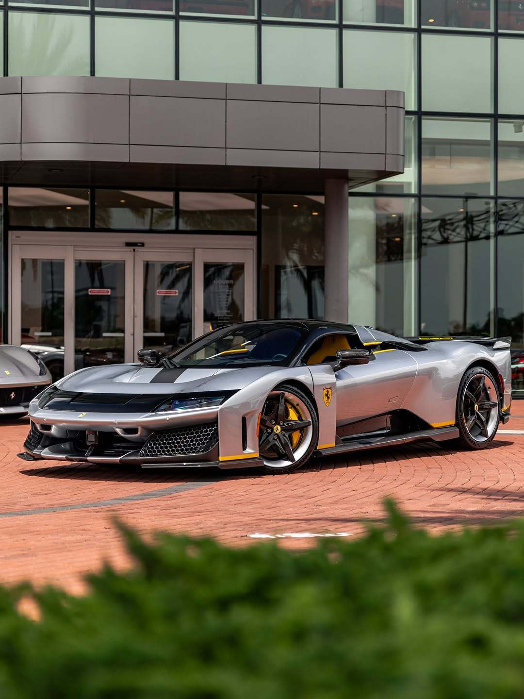 Ferrari 812 CompetizioneA Ferrari F80 
