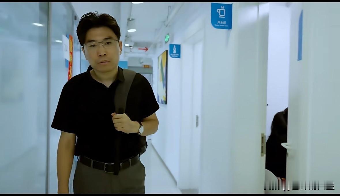 朋友告诉我，他妹夫在深圳一知名大厂上班，这段时间很恐慌，担心被裁员。
因为他妹夫