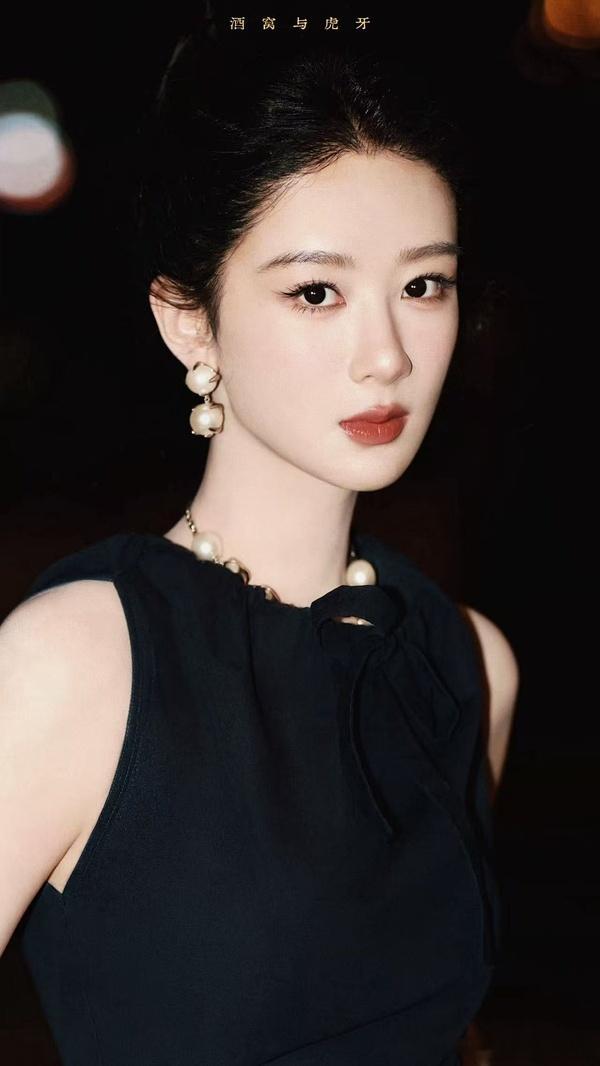 生命树剧组白玉兰荣耀之夜 杨紫走上白玉兰红毯 白玉兰奖提名晚宴——荣耀之夜入场仪