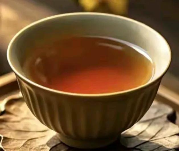 人生之路漫长悠远，每个人都是独行者。世间之人大多行色匆匆，无人知晓你内心的伤痛。
