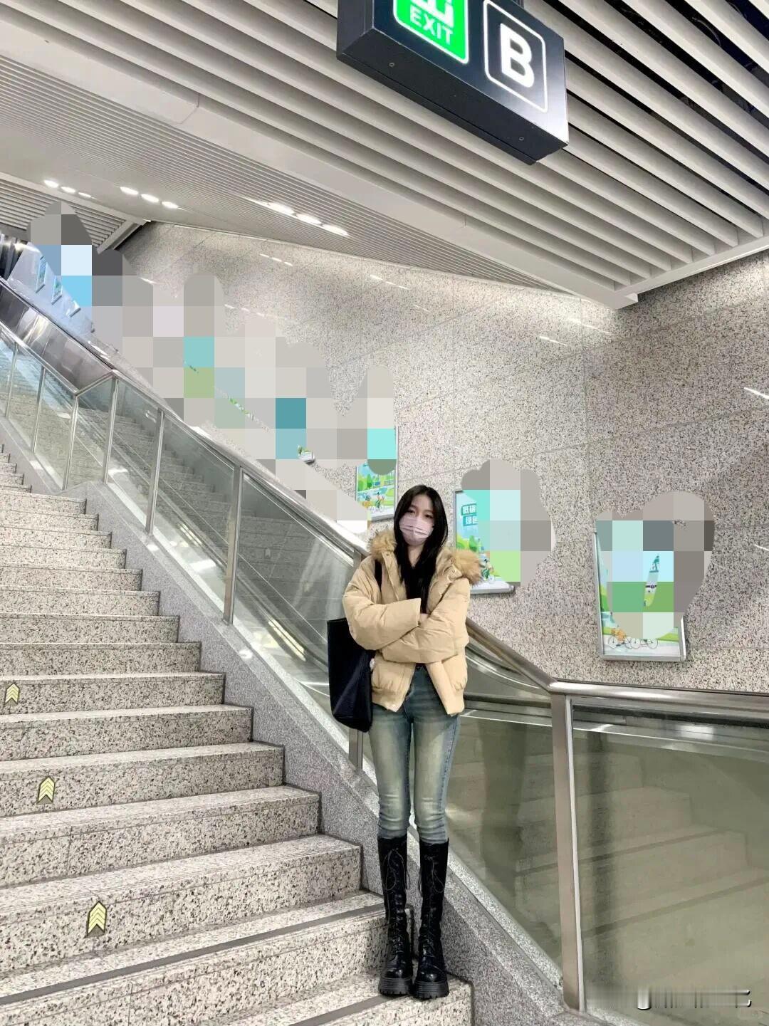 真香警告！穿搭终极答案仍是牛仔裤，曲线秒上线，谁穿谁是行走的身材杀[比心][比心